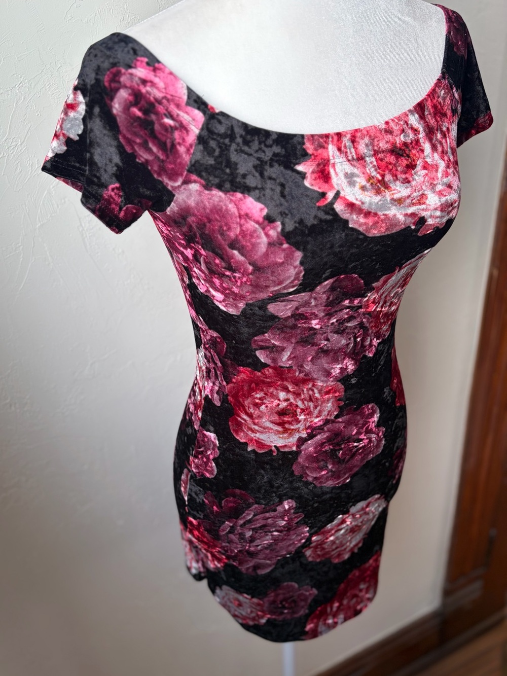 Blue Blush Black Pink Floral Velvet Off Shoulder Mini Dress NWT M - Picture 3 of 11